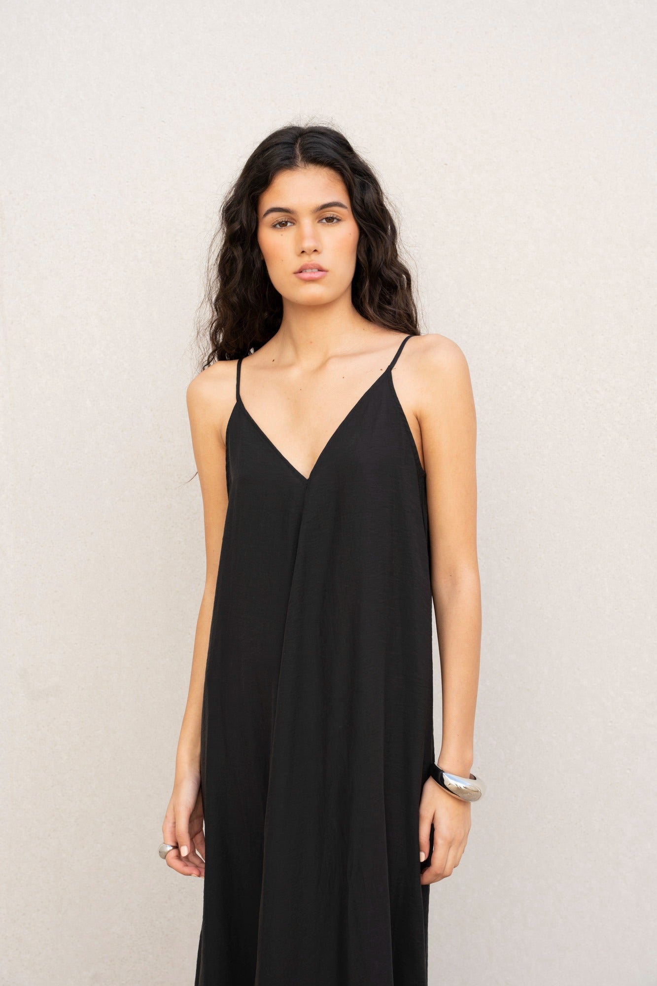VESTIDO TIRANTAS FLUIDO