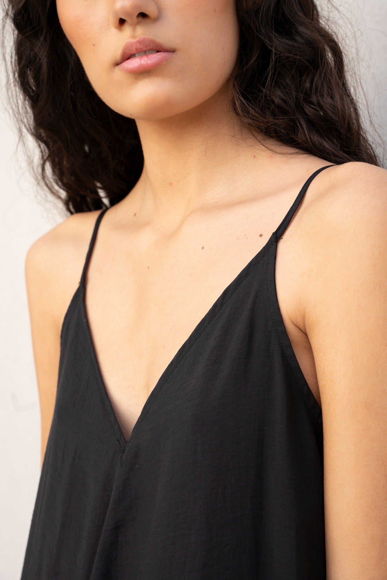 VESTIDO TIRANTAS FLUIDO