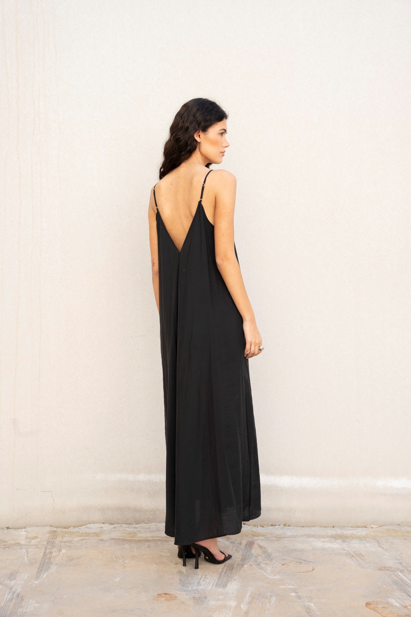VESTIDO TIRANTAS FLUIDO