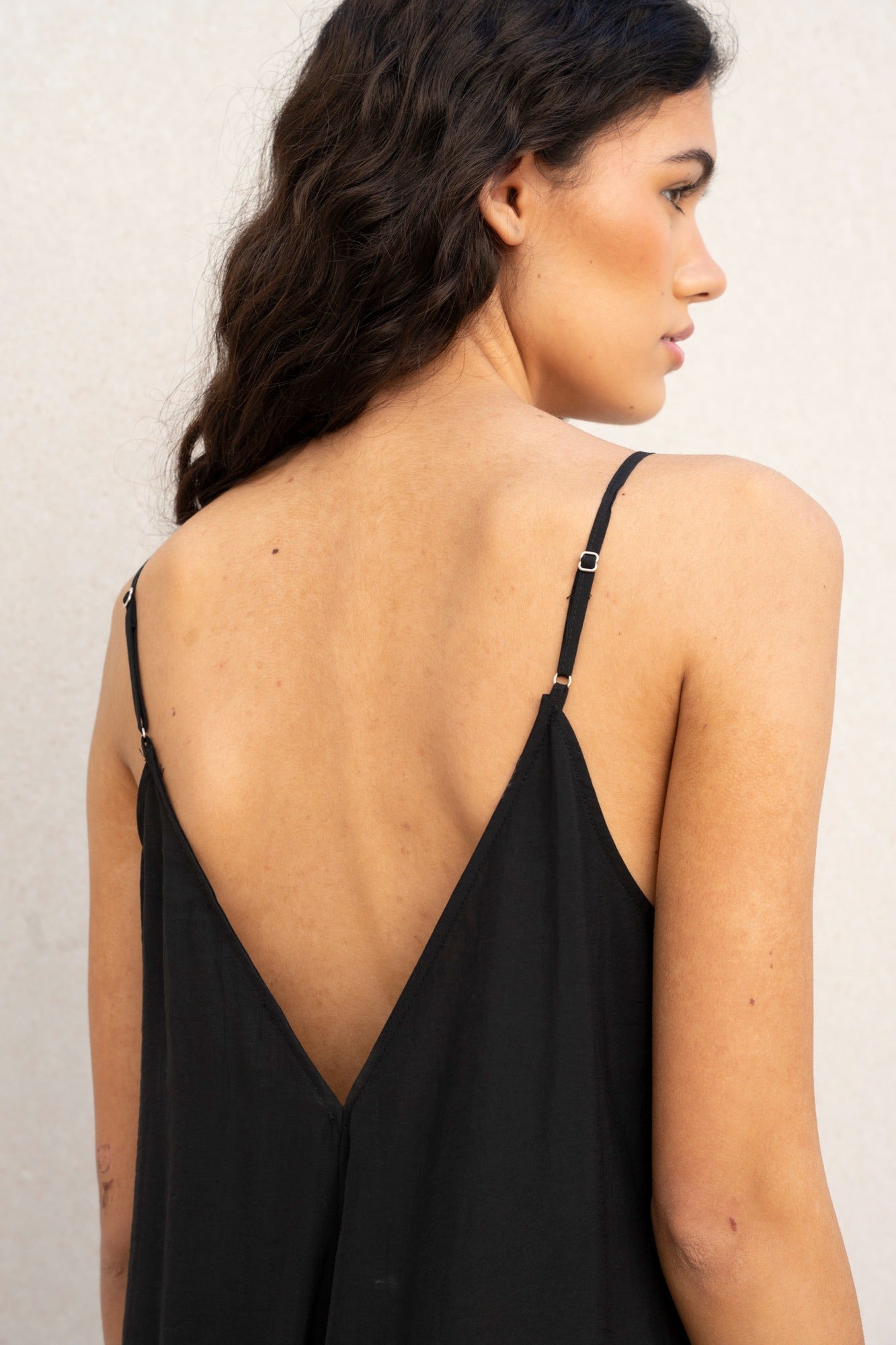VESTIDO TIRANTAS FLUIDO