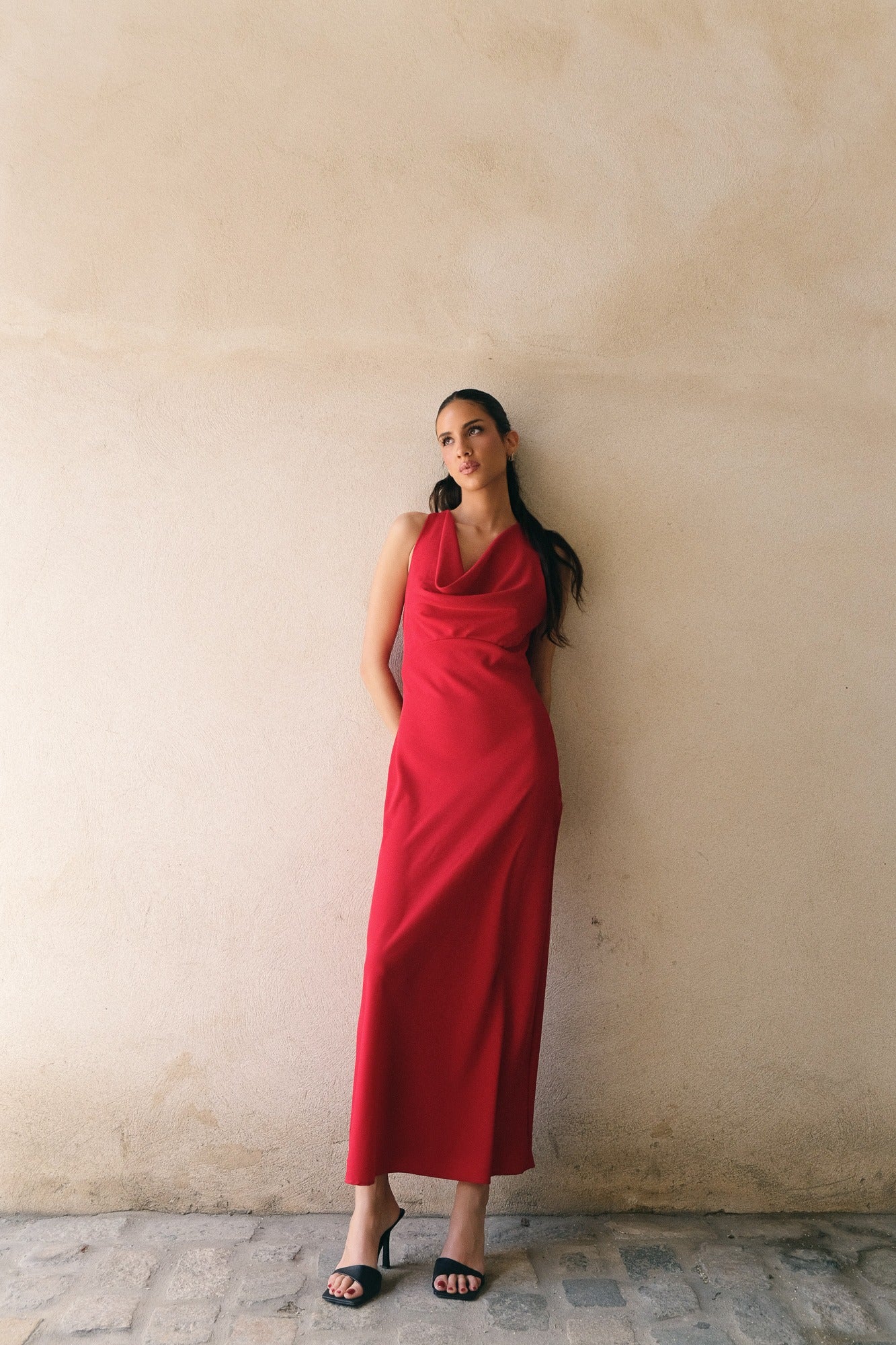 VESTIDO APLIQUE ESPALDA