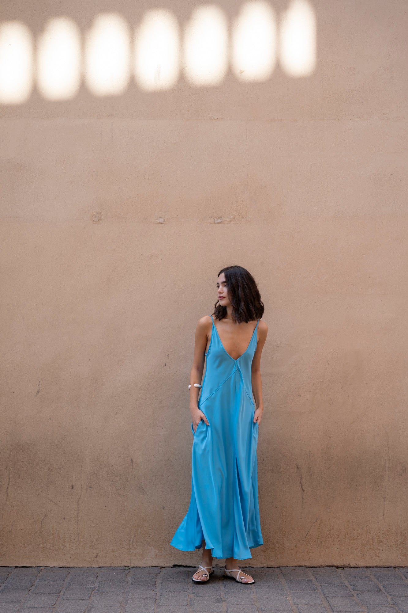 VESTIDO MIDI CON TIRANTES