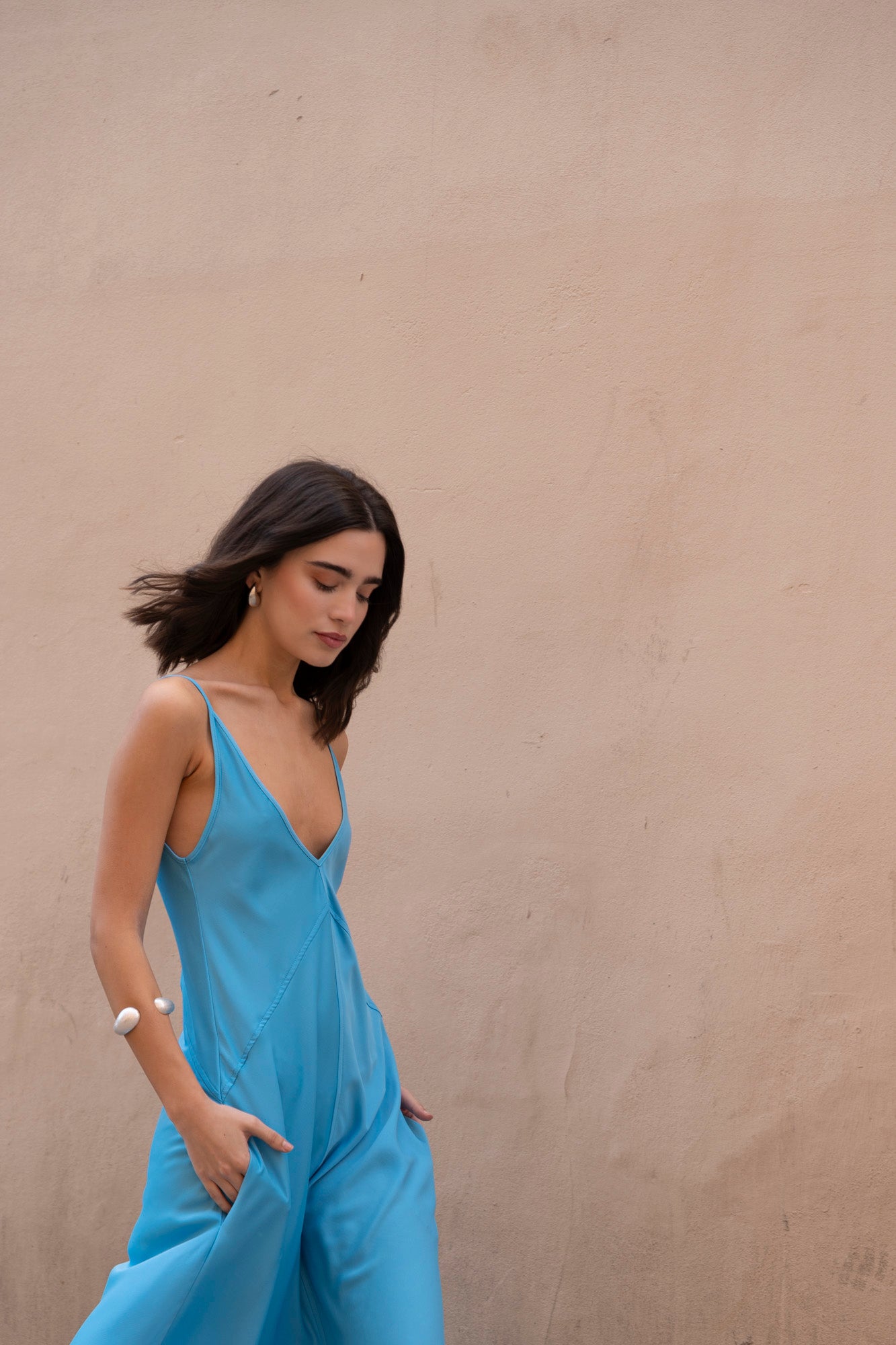 VESTIDO MIDI CON TIRANTES