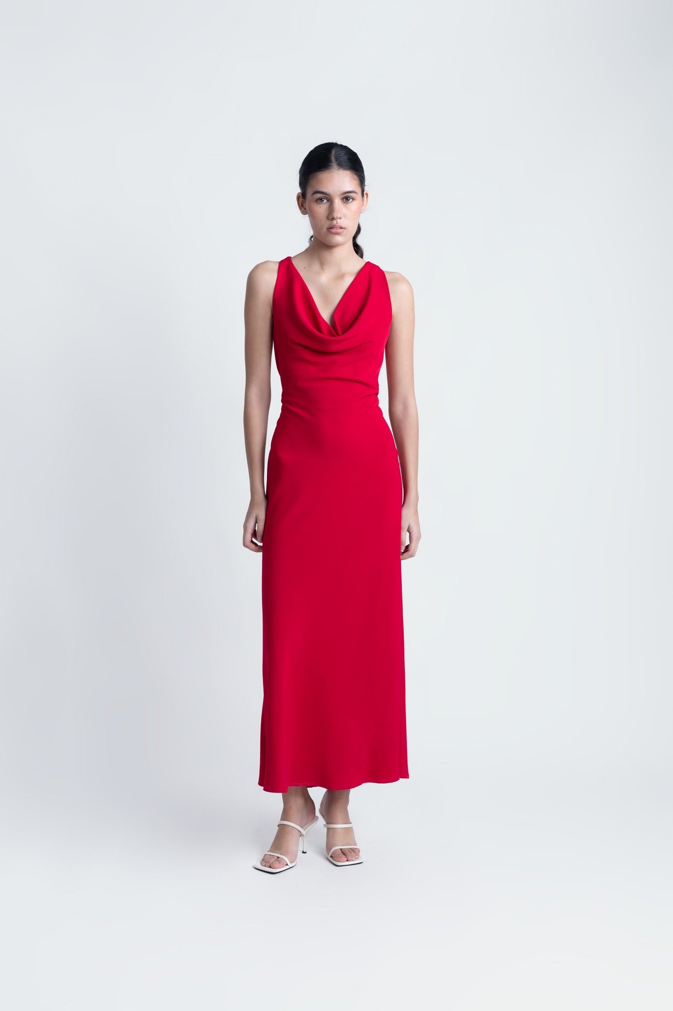 VESTIDO APLIQUE ESPALDA